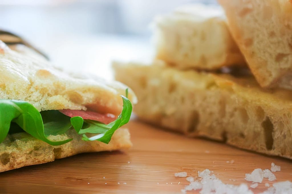 FOCACCIA A LUNGA LIEVITAZIONE CON SALE DOLCE DI CERVIA