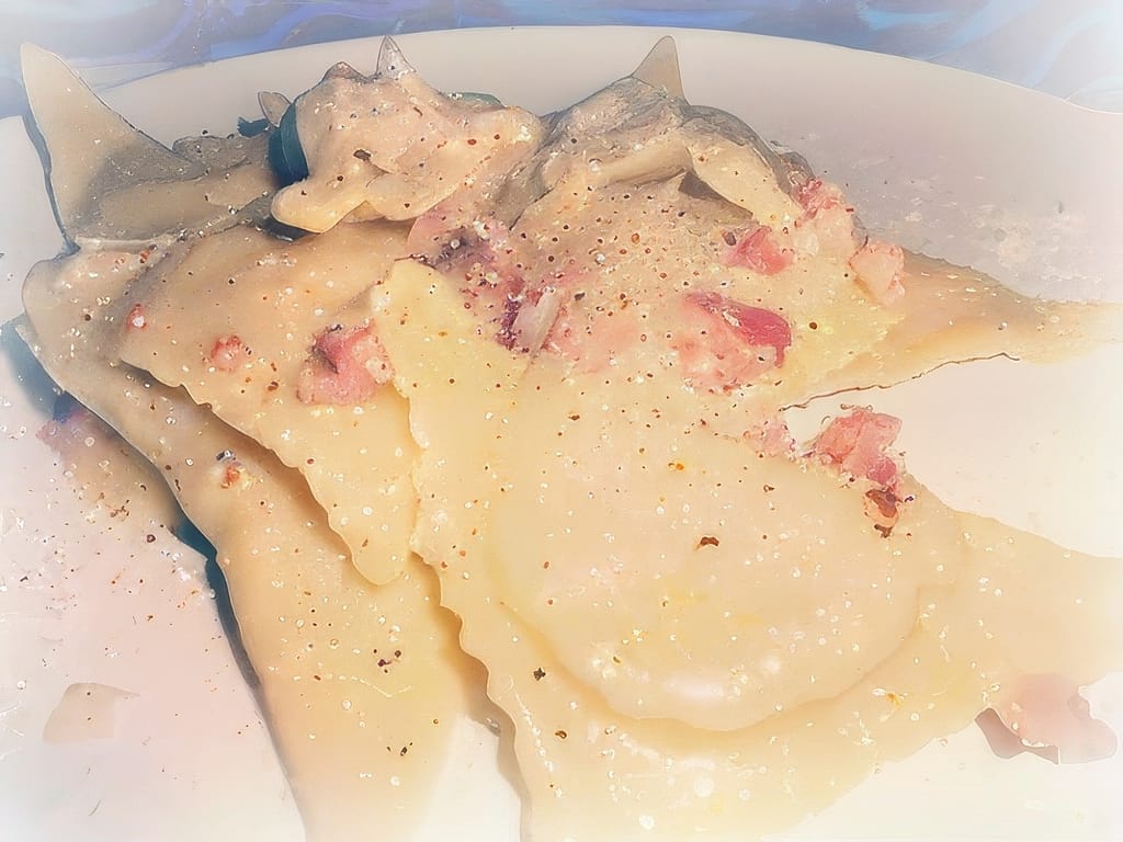 Triangoli alla ricotta e radicchio con burro e speck