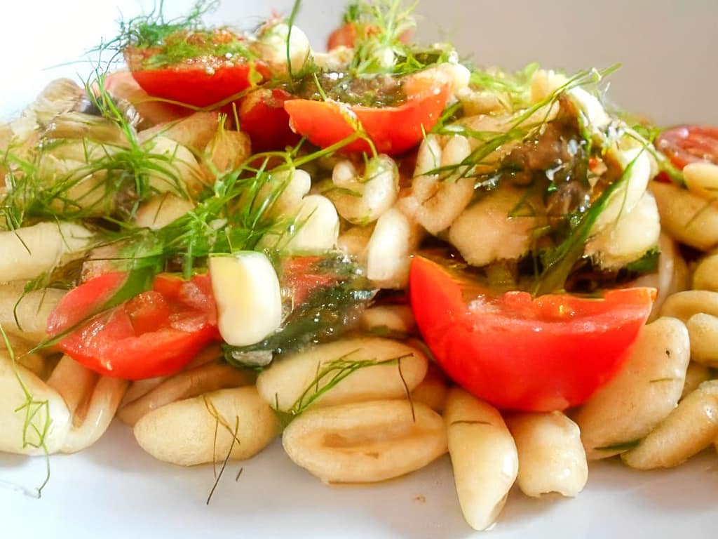 CAVATELLI CON POMODORINI,SARDE,PECORINO E FINOCCHIETTO