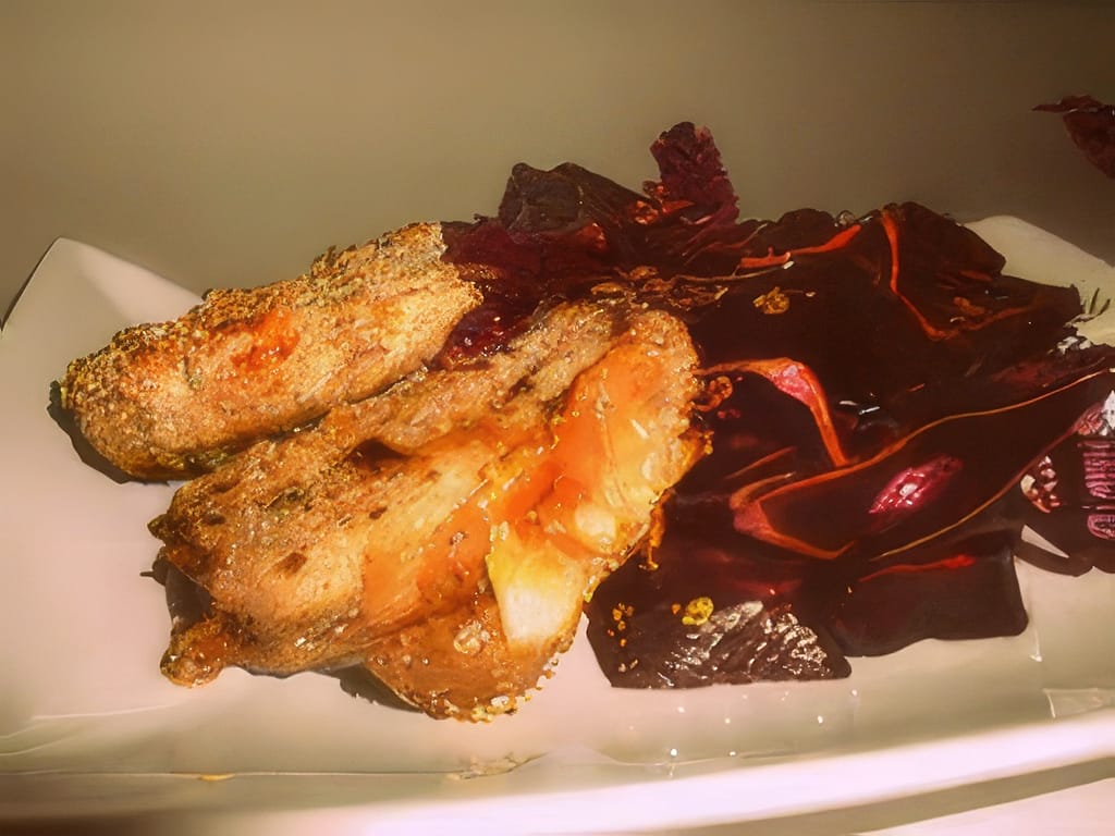 Cotolette con Frutta Secca, Insalata di Cavolo Rosso e Salsa allo Yogurt