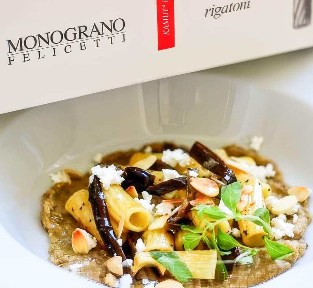 RIGATONI DI KAMUT CON PESTO DI MELANZANE, PRIMO SALE DI BUFALA AL PROFUMO DI MAGGIORANA