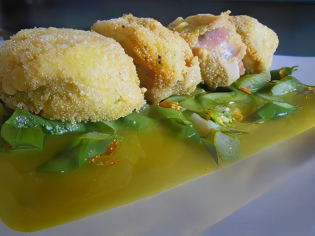 CROCCHETTE DI FIORI DI ZUCCA CON ASPARAGI SU VELLUTATA ALLO ZAFFERANO
