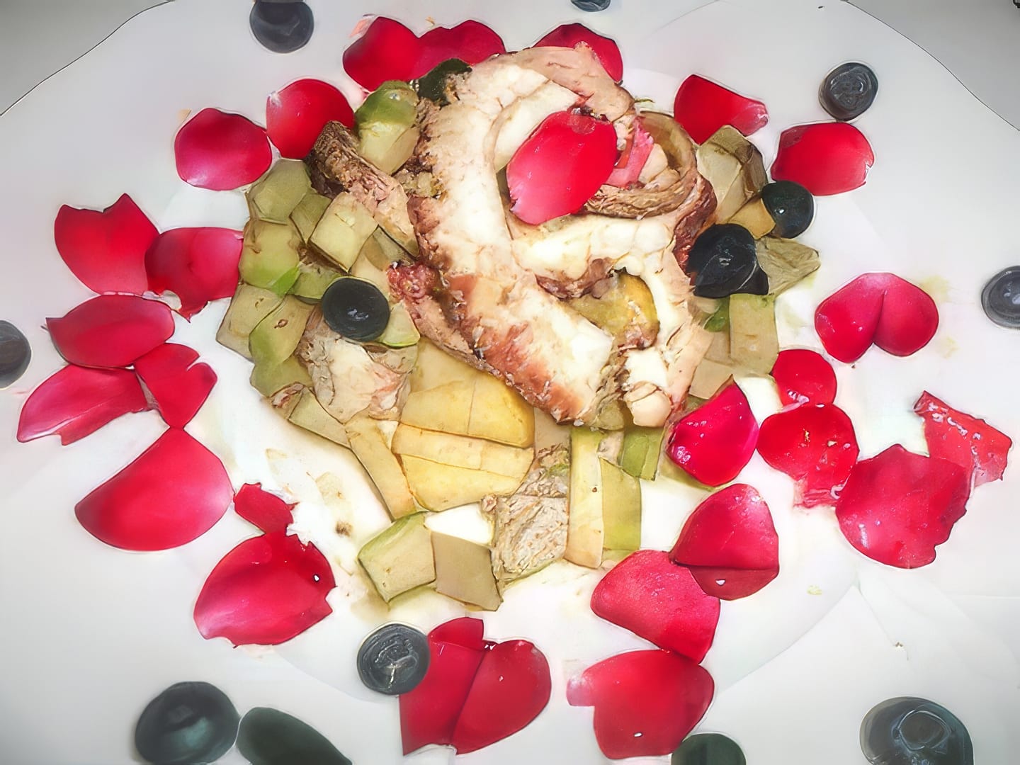 INSALATA DI POLPO, FRUTTA E ROSA SELVATICA