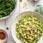 Pasta cremosa con cime di rapa, feta e mandorle ricetta facile e antispreco