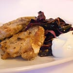 Cotolette con Frutta Secca, Insalata di Cavolo Rosso e Salsa allo Yogurt