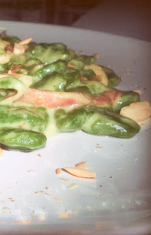 SPATZLE AGLI SPINACI CON GORGONZOLA E SPECK E MANDORLE TOSTATE