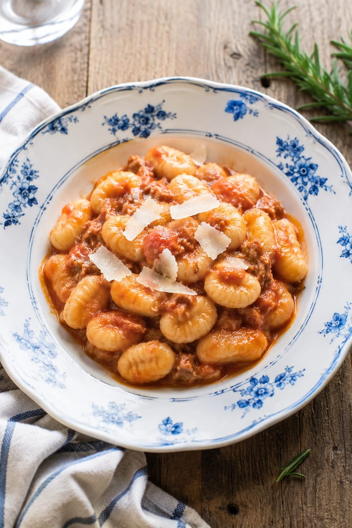 Gnocchi di patate con ragù di coniglio