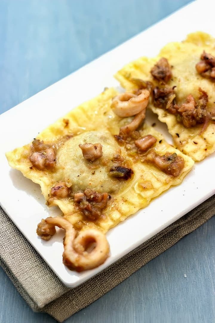 RAVIOLI DI PATATE E POMODORI SECCHI CON RAGU DI TOTANI