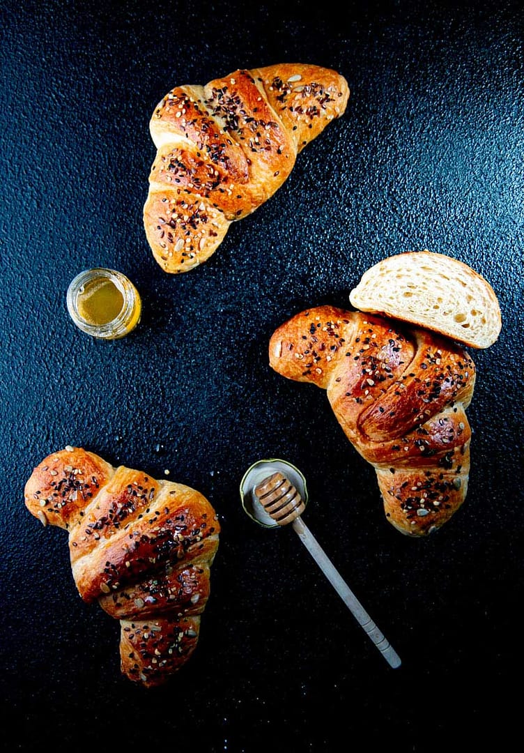 CROISSANT AI CEREALI SFOGLIATI DI IGINIO MASSARI CROISSANT AI CEREALI SFOGLIATI DI IGINIO MASSARI