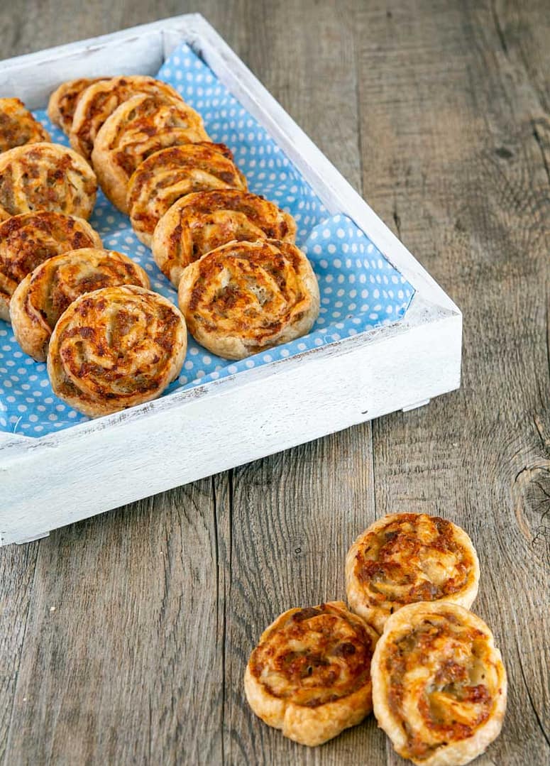 GIRELLE CON SALSICCIA E STRACCHINO