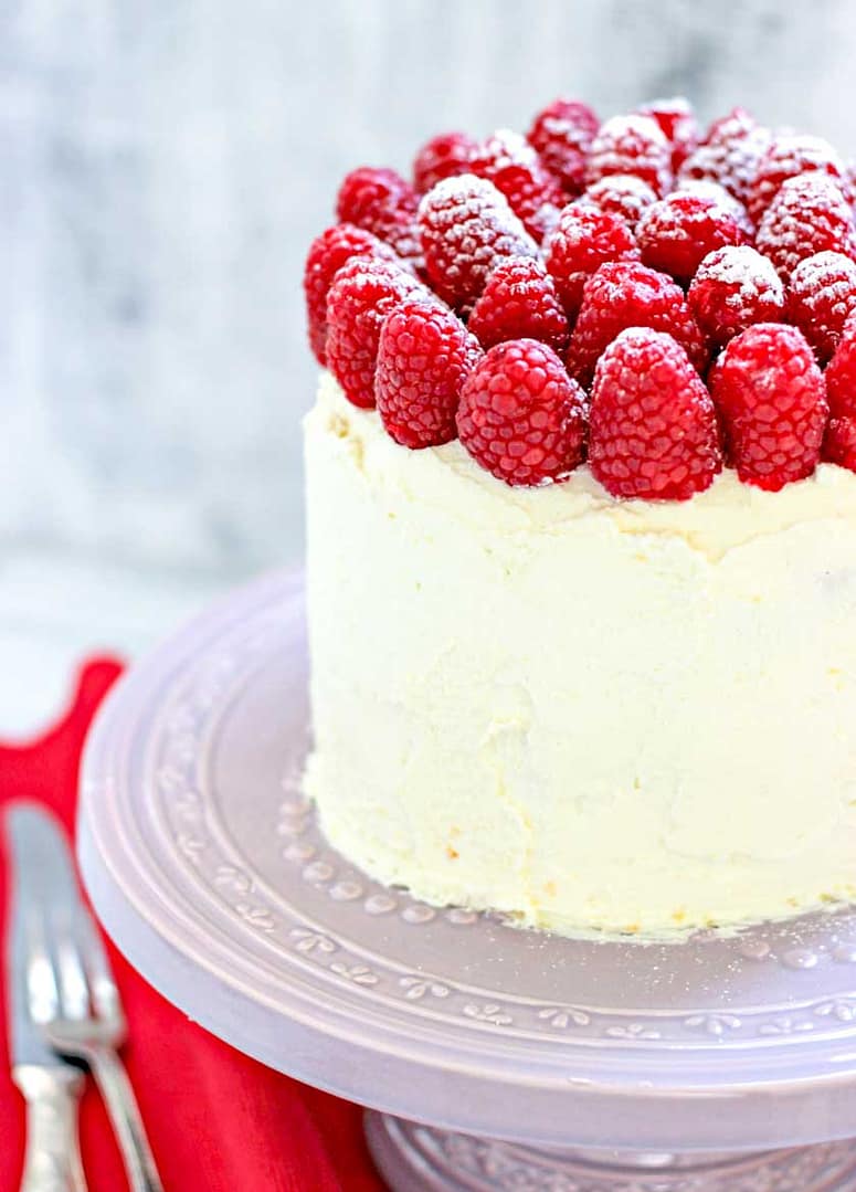 TORTA AL CIOCCOLATO BIANCO E LAMPONI