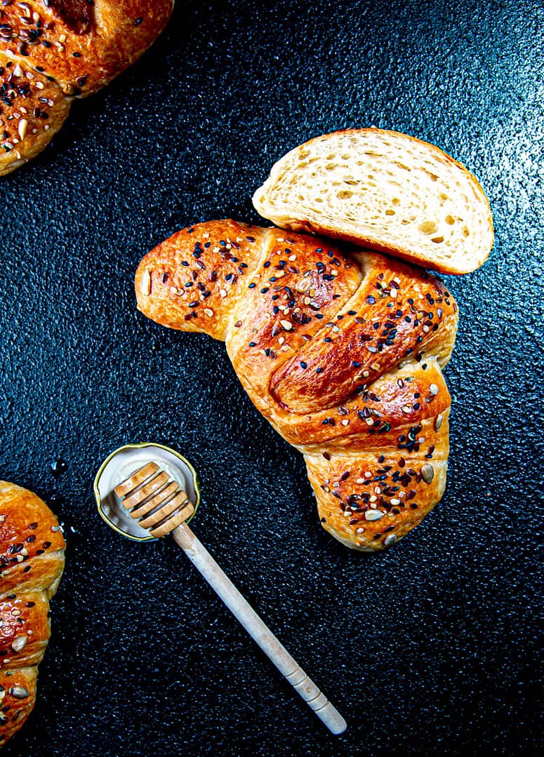 CROISSANT AI CEREALI SFOGLIATI – RICETTA DI IGINIO MASSARI