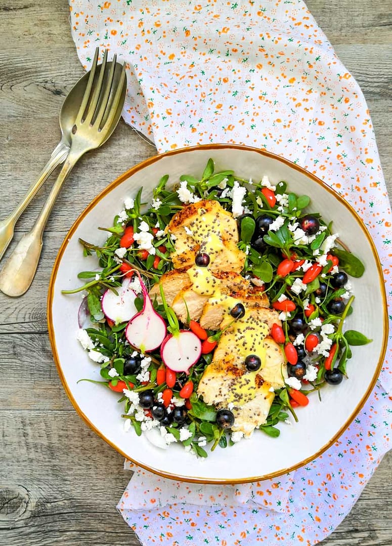 INSALATA DI POLLO PORTULACA E BACCHE DI GOJI