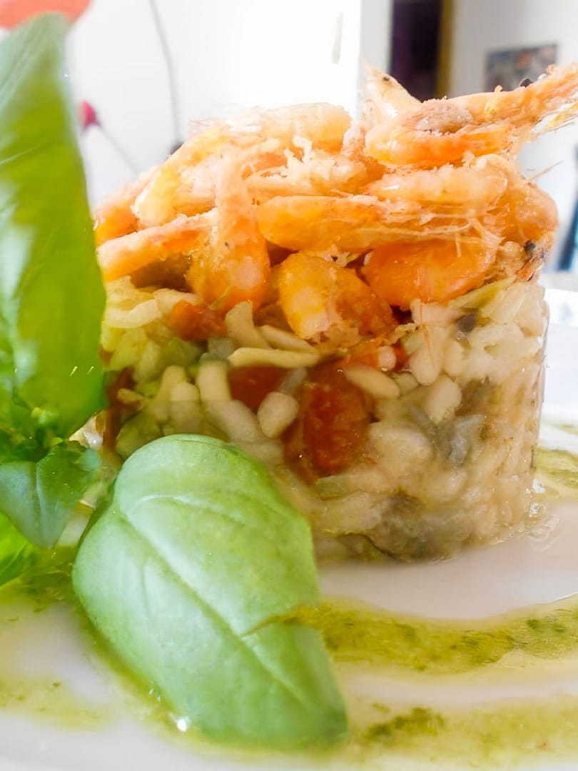 CARCIOPOMODOROSO RISOTTO COI SALTAREI E OLIO AL BASILICO