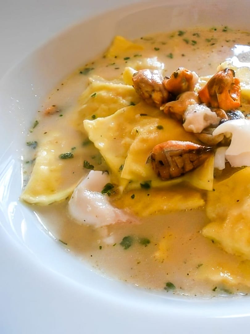 RAVIOLINI DI PESCE IN BRODO DI ISPIRAZIONE NEW ENGLAND
