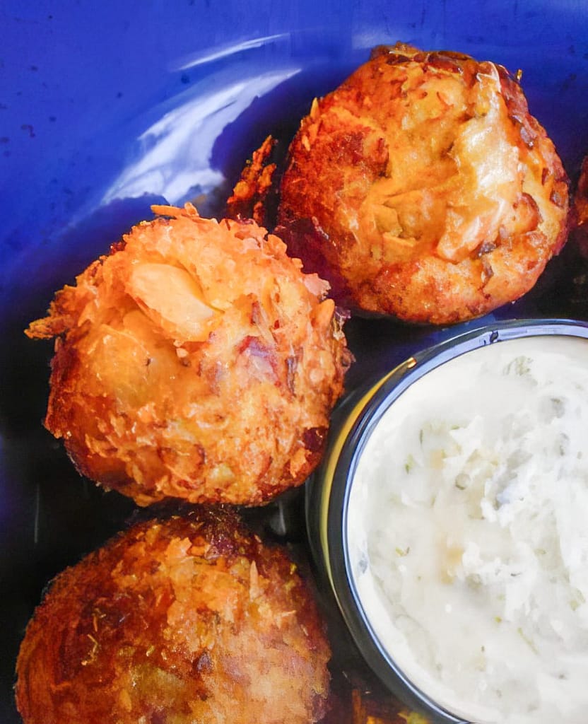 Polpette di Cavolo Profumate al Curry con Salsa di Porro