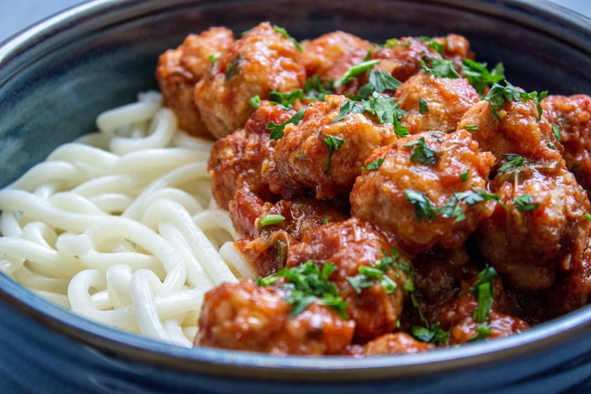 UDON CON POLPETTE DI POLLO UDON CON POLPETTE DI POLLO