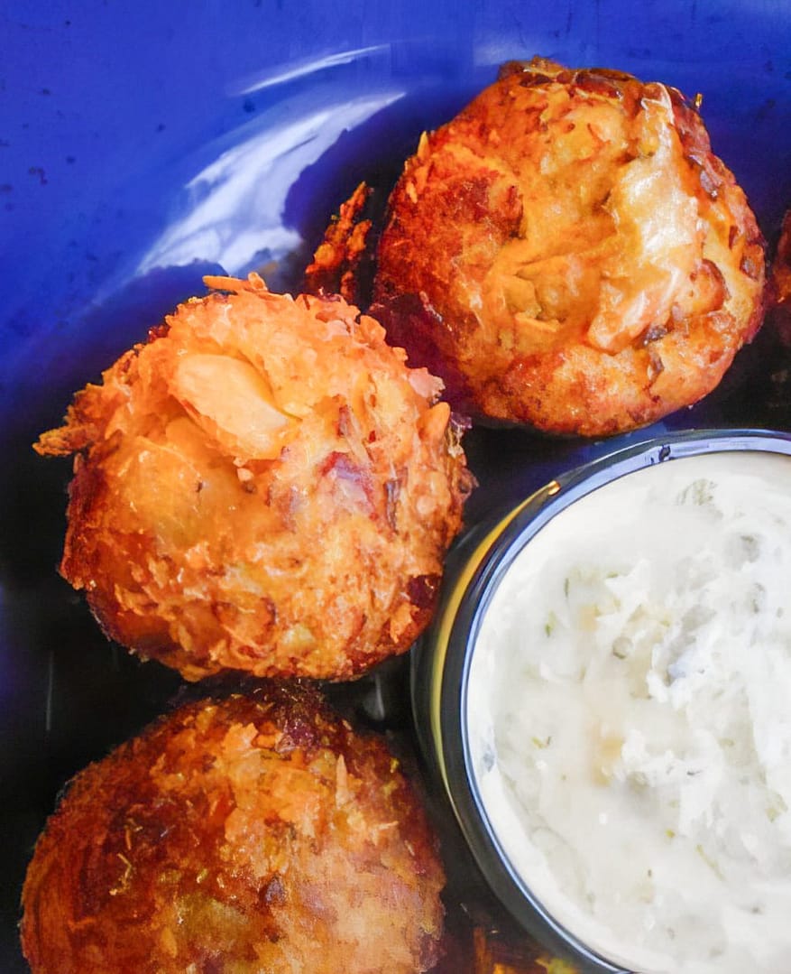 Polpette di Cavolo Profumate al Curry con Salsa di Porro